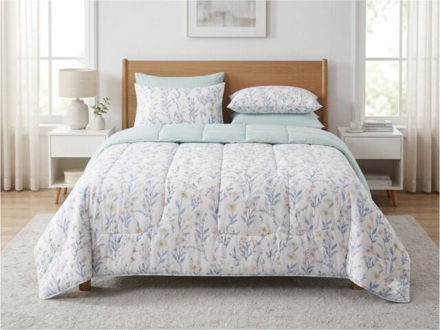 Soft Reversible Comforter 87 × 93 Inches | Double Bed Floral Comforter